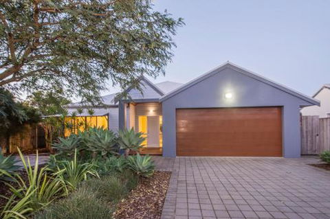 Daves Digs - Accommodation Brisbane 0