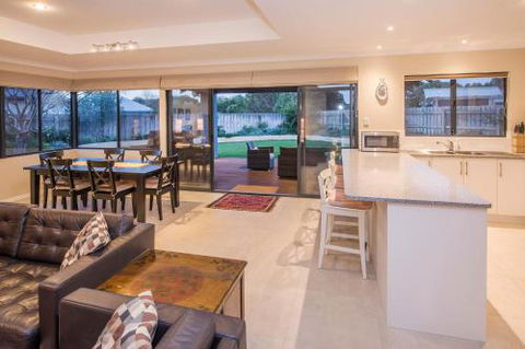Daves Digs - Accommodation Brisbane 5