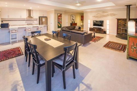 Daves Digs - Accommodation Brisbane 3