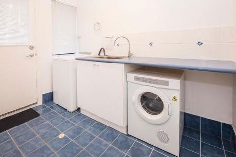 Daves Digs - Accommodation Brisbane 4