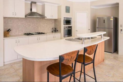 Macs Manor - Accommodation Brisbane 6