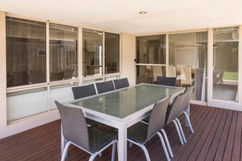 Macs Manor - Accommodation Brisbane 2