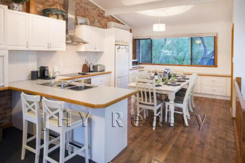 Coastal Cottage - Accommodation Brisbane 0