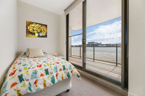 Cosy 3BR Penthouse Close To Westfield Hornsby & Train Station - Accommodation Brisbane 0