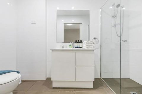 Cosy 3BR Penthouse Close To Westfield Hornsby & Train Station - Accommodation Brisbane 1