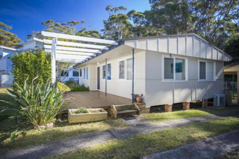 MOLLYMOOK BEACH COTTAGE - Accommodation Brisbane 3