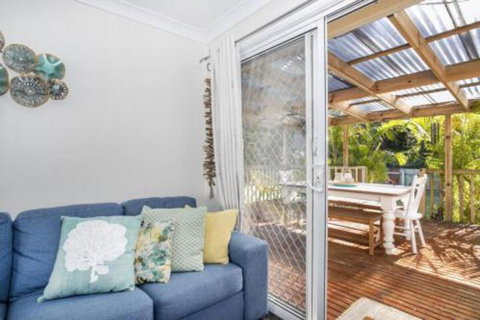 MOLLYMOOK BEACH COTTAGE - Accommodation Brisbane 1