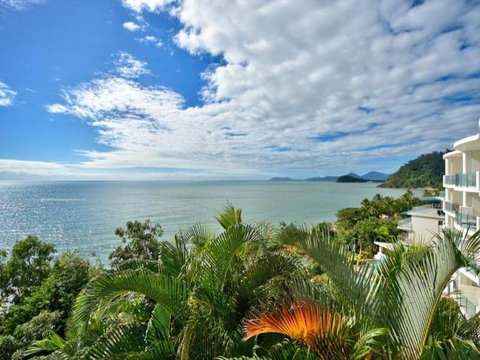 Absolute Beachfront With Million Dollar Views - Accommodation Brisbane 4
