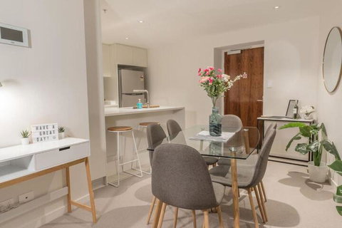 Highlife LuxuryCarparkWifiPoolGymNetflix - Accommodation Brisbane 4