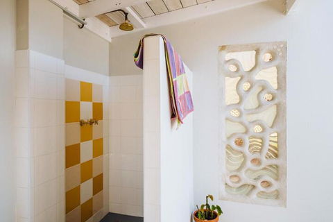 The Blue Beach House - Accommodation Brisbane 3