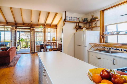 The Blue Beach House - Accommodation Brisbane 7