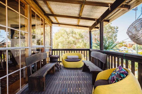 The Blue Beach House - Accommodation Brisbane 5