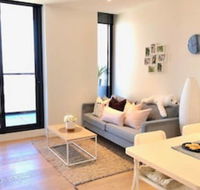 Deluxe and Brand New Lakeside Apartment - Accommodation Brisbane