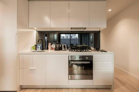 Stylish Melbourne CBD Lighthouse Apartment - Accommodation Brisbane 6