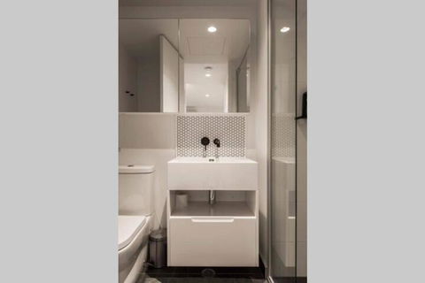 Stylish Melbourne CBD Lighthouse Apartment - Accommodation Brisbane 5