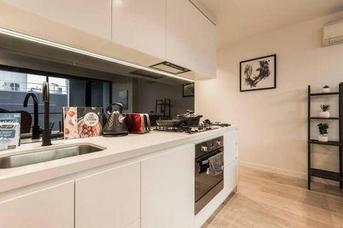 Stylish Melbourne CBD Lighthouse Apartment - Accommodation Brisbane 4