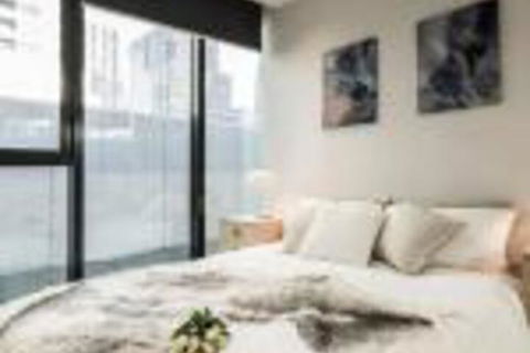 Stylish Melbourne CBD Lighthouse Apartment - Accommodation Brisbane 0