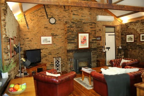 William Hunt's Retreat - Redwood Studio - Accommodation Brisbane 3