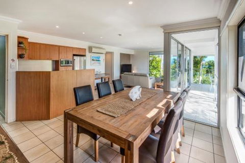 Oasis Apartments - Accommodation Brisbane 6