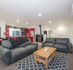 Stratton Summit 4 Modern sophisticated style with lake  mountain views - Accommodation Brisbane