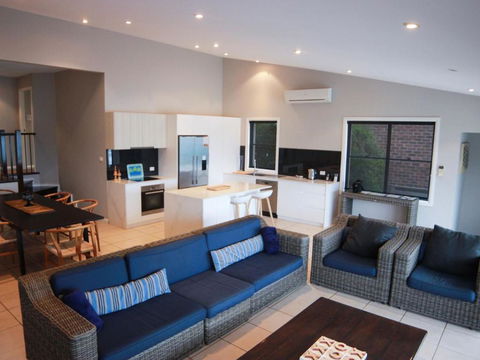 Absolutely Avoca 114a Avoca Drive Avoca Beach - Accommodation Brisbane 3