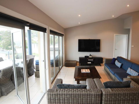 Absolutely Avoca 114a Avoca Drive Avoca Beach - Accommodation Brisbane 4