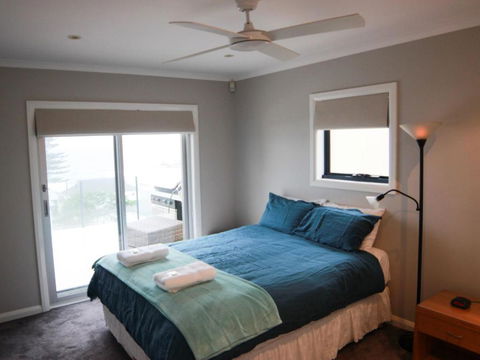 Absolutely Avoca 114a Avoca Drive Avoca Beach - Accommodation Brisbane 2