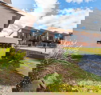 Khione 6 - Modern 2 bedroom Townhouse - Accommodation Brisbane