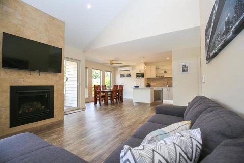 Amber Mist Villa Two - Accommodation Brisbane 1