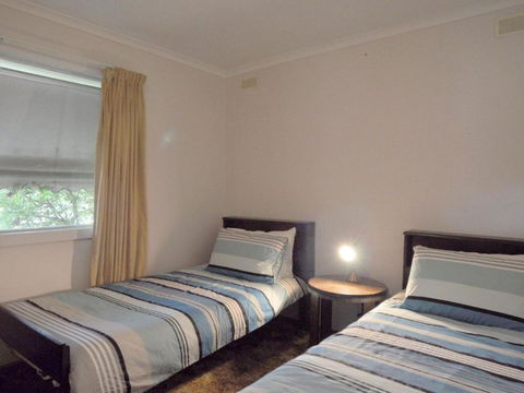 RETRO RETREAT INLET SIDE - Accommodation Brisbane 3
