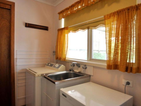 RETRO RETREAT INLET SIDE - Accommodation Brisbane 4