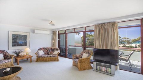 Fathoms 17 Mollymook ALL LINEN PROVIDED - Accommodation Brisbane 3