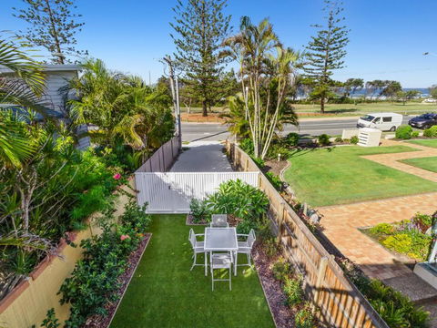 KINGY BEACH HOUSE At 162 - Accommodation Brisbane 5