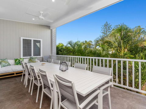 KINGY BEACH HOUSE At 162 - Accommodation Brisbane 2