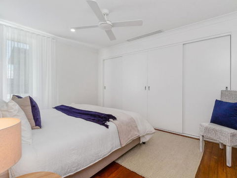KINGY BEACH HOUSE At 162 - Accommodation Brisbane 4