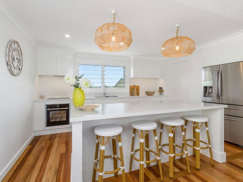KINGY BEACH HOUSE At 162 - Accommodation Brisbane 1