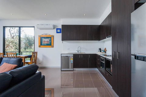 Beautiful Beachfront Apartment At Capel Sound - Accommodation Brisbane 5