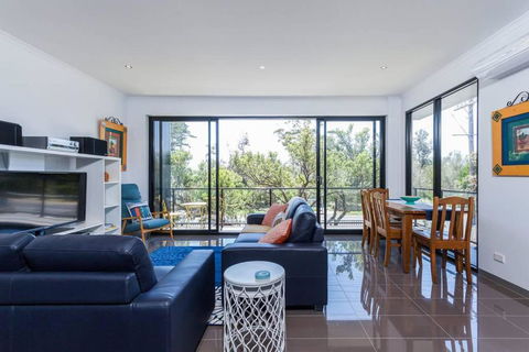 Beautiful Beachfront Apartment At Capel Sound - Accommodation Brisbane 4