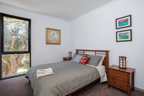 Beautiful Beachfront Apartment At Capel Sound - Accommodation Brisbane 2
