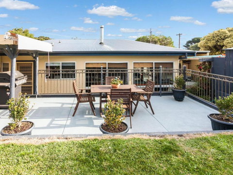 OCEAN SOUNDS Anglesea - Accommodation Brisbane 2