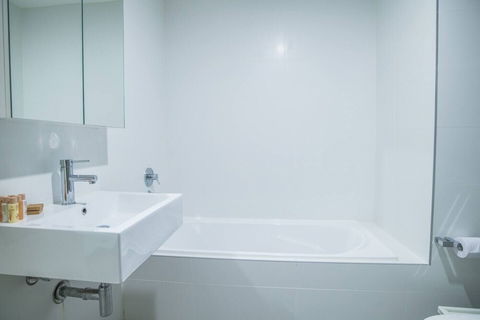 2bed2bath APT At Wolli Creek+p Close To Airport - Accommodation Brisbane 6