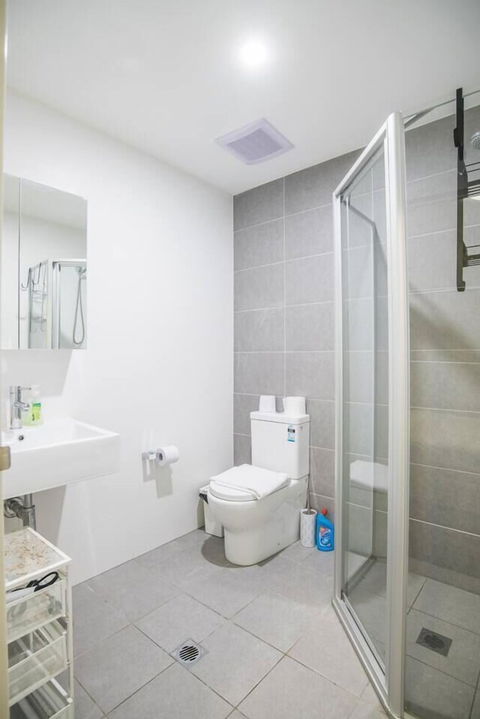 2bed2bath APT At Wolli Creek+p Close To Airport - Accommodation Brisbane 2
