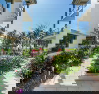 Beachfront Apartment with Ocean Views - Accommodation Brisbane