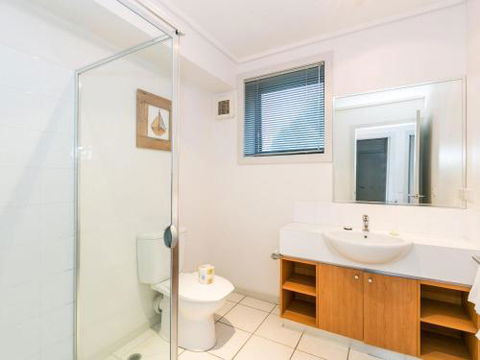 APARTMENT 10 PACIFIC APARTMENTS FREE WIFI! - Accommodation Brisbane 4