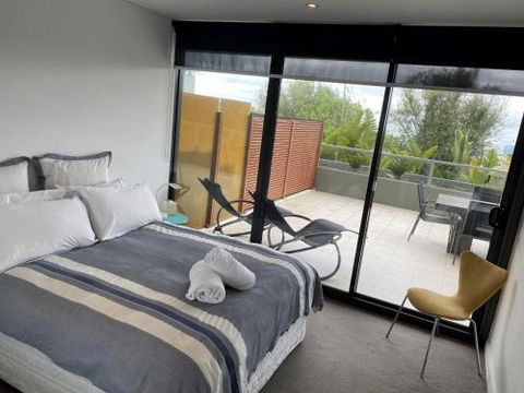 LORNE CHALET APARTMENT 36 Central Location - Accommodation Brisbane 4