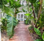 The Lakehouse in Raffetys Resort - Accommodation Brisbane