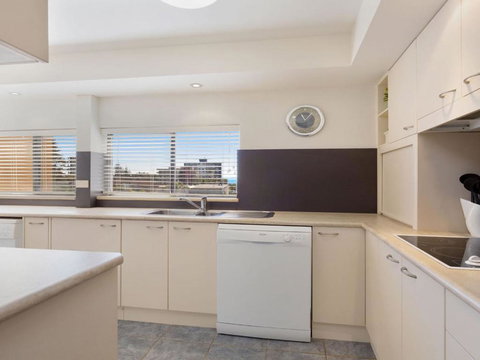 Garden Apartment At Forster Tower - Accommodation Brisbane 5
