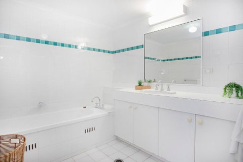 Ocean Breeze Fathoms 3 - Accommodation Brisbane 6