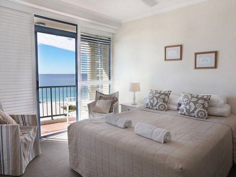 Panoramic Ocean Views Of Sunshine Beach Unit 5 Vista Pacific 12 Bryan Street - Accommodation Brisbane 2