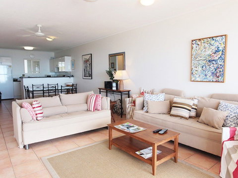 Panoramic Ocean Views Of Sunshine Beach Unit 5 Vista Pacific 12 Bryan Street - Accommodation Brisbane 3